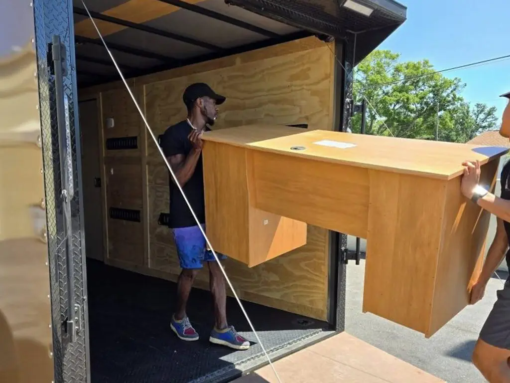 Furniture Delivery<br />
